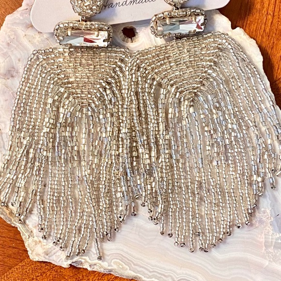 🌺🎉NWT🎉🌺 Anthropologie Deepa Silver Beaded Fringe Chandeliers - Picture 11 of 16